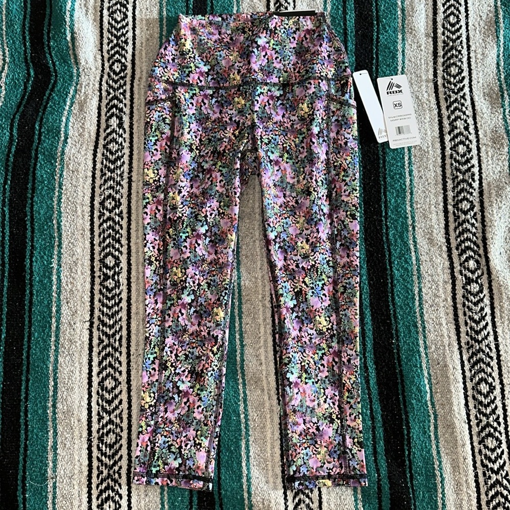 RBX *NWT* Women's Peached Tech Flex Floral Capri Leggings with Pockets - Picture 2 of 9
